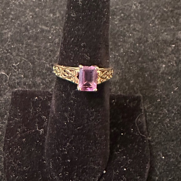 10 k gold and amethyst ring - Picture 3 of 11
